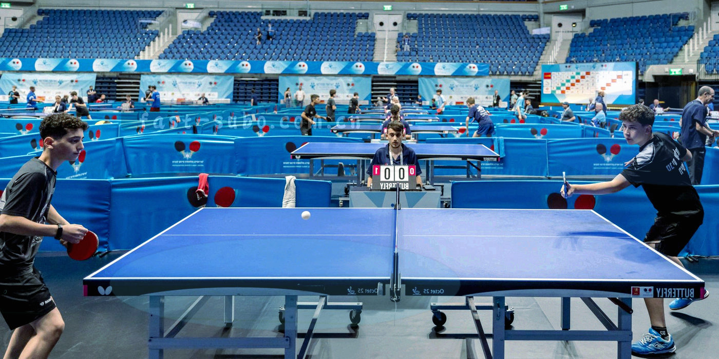 七条彩色标签带按斜向网格排列，部分标签被高亮选中，整体呈数据流质感